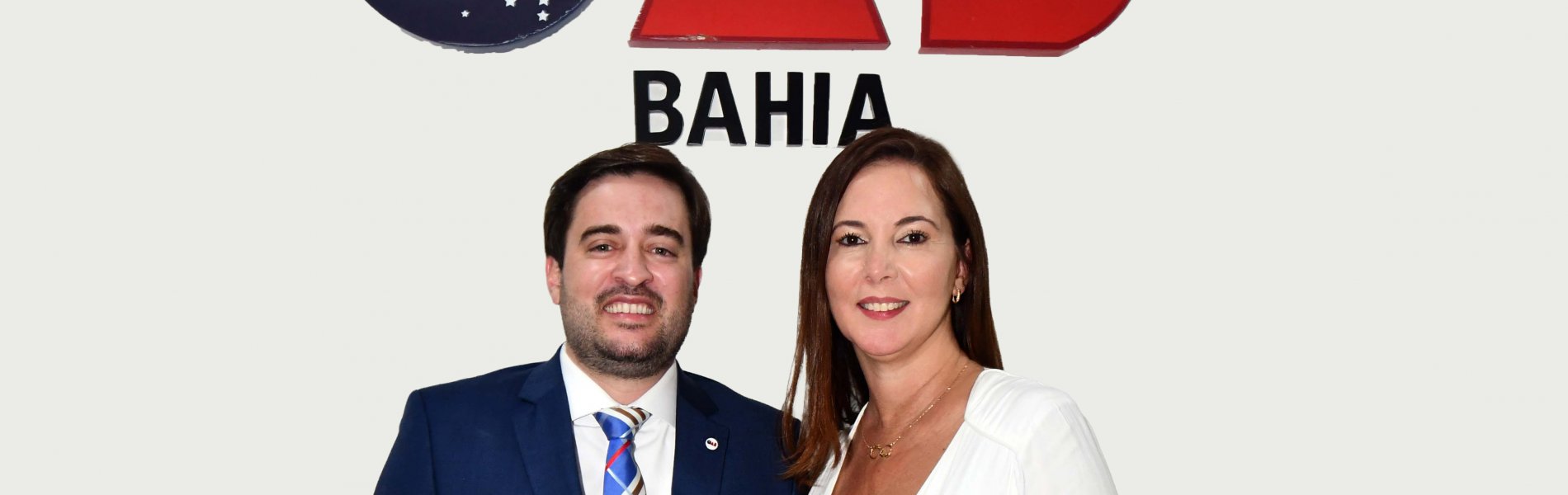 [Presidenta da OAB-BA, Daniela Borges, e vice-presidente, Hermes Hilarião, serão homenageados na Câmara de Salvador]