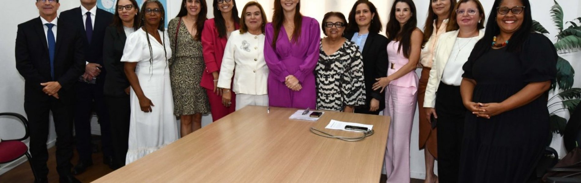 [OAB-BA reúne representantes do sistema de Justiça e do Poder Público para discutir criação de Fórum Permanente de Gênero e Justiça]