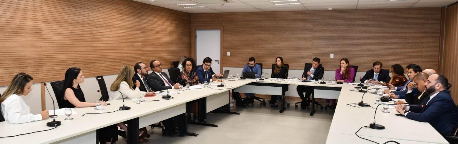 [Diretoria da OAB-BA e presidentes de subseções reforçam diálogo institucional com presidente do TJBA]