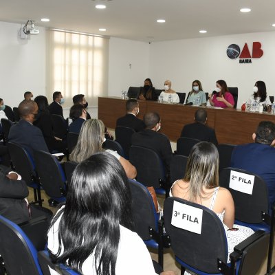 [Com mesa formada por mulheres, Seccional entrega carteiras da OAB]