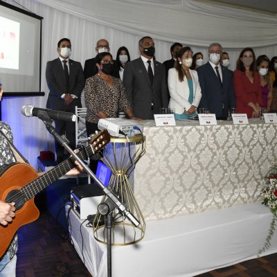 [Daniela Borges se emociona em posse da diretoria da OAB de Itapetinga]