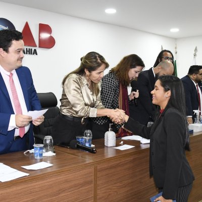 [06-06-2022 - OAB-BA entrega mais de 80 carteiras a jovens advogados e advogadas]