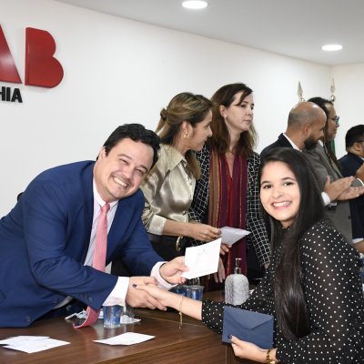 [06-06-2022 - OAB-BA entrega mais de 80 carteiras a jovens advogados e advogadas]