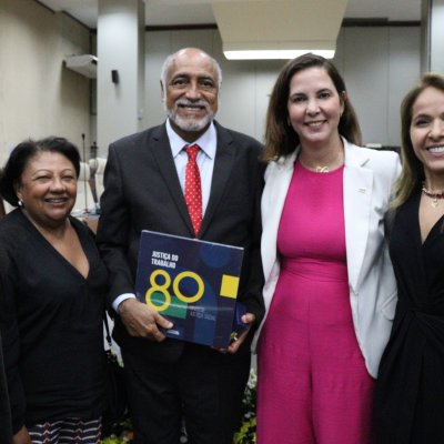 [Solenidade de entrega da Medalha Comemorativa dos 80 Anos da Justiça do Trabalho - 24.01.2023]