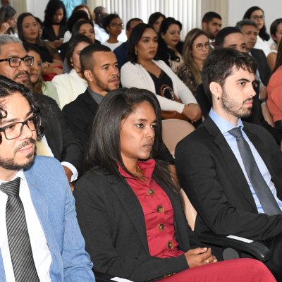 [ Em auditório lotado, 59 bacharéis recebem carteira da OAB]