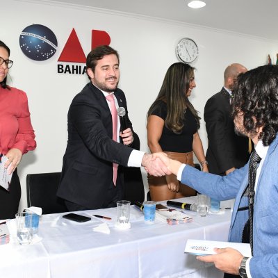 [ Em auditório lotado, 59 bacharéis recebem carteira da OAB]