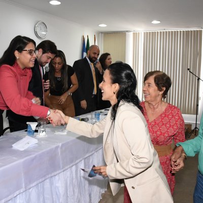 [ Em auditório lotado, 59 bacharéis recebem carteira da OAB]