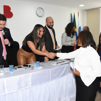 [ Em auditório lotado, 59 bacharéis recebem carteira da OAB]
