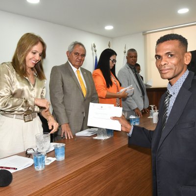 [Solenidade de Entrega de Carteira de Estagiários da OAB-BA - 25-05-2003]