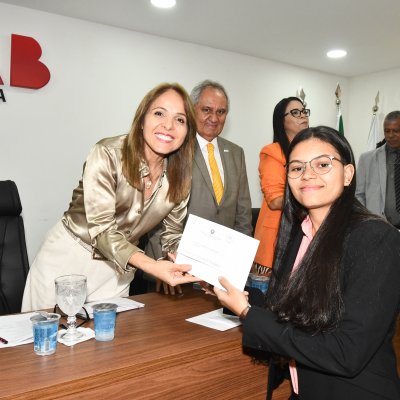 [Solenidade de Entrega de Carteira de Estagiários da OAB-BA - 25-05-2003]