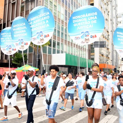 [Mais de 700 advogados esbanjam fé e energia na Lavagem do Bonfim]