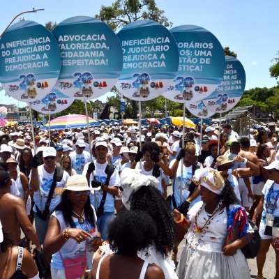 [Mais de 700 advogados esbanjam fé e energia na Lavagem do Bonfim]