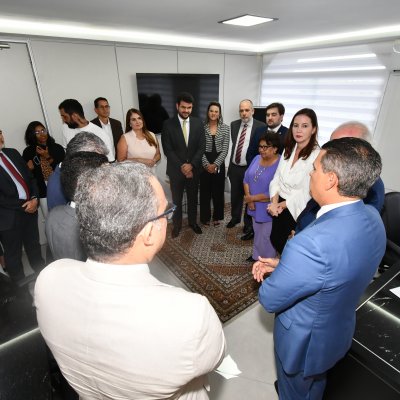 [OAB da Bahia inaugura sala da advocacia no TCE]