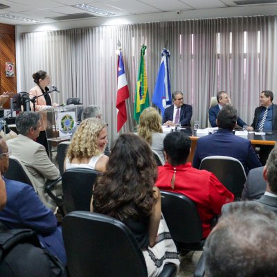 [Acordo de cooperação técnica TRE/Justiça Federal e entrega da Comenda Ministro Coqueijo Costa ao juiz federal Durval Carneiro Neto]