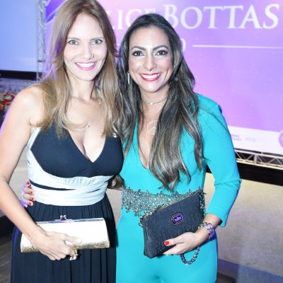 [Ana Patrícia recebe Prêmio Alice Bottas]