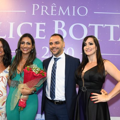 [Ana Patrícia recebe Prêmio Alice Bottas]