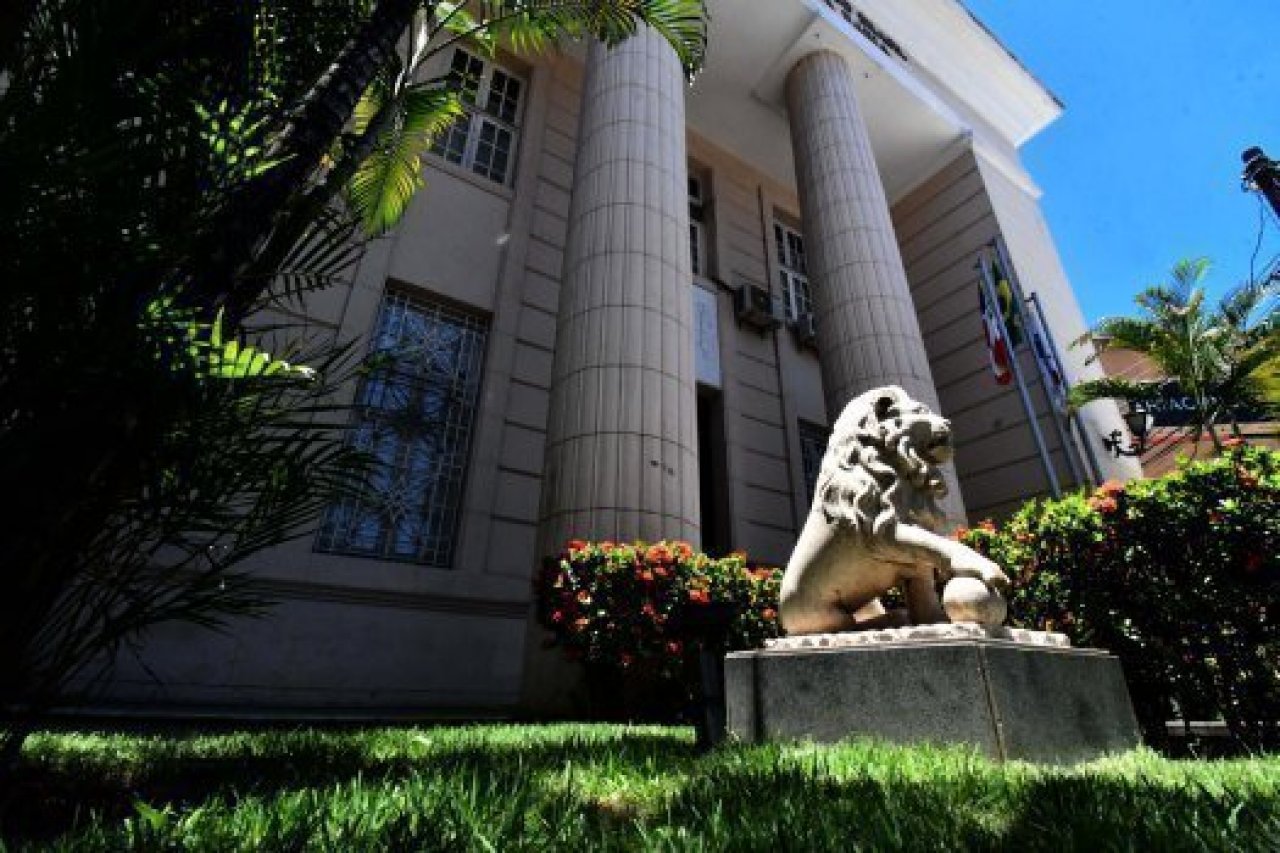 [OAB Bahia repudia ataques racistas contra advogado diretor da Anvisa]